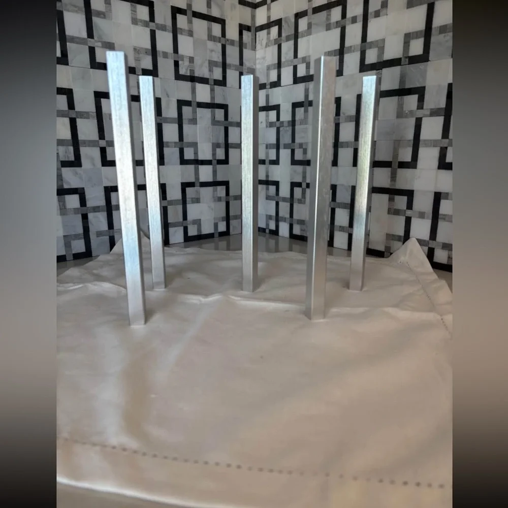 Magic Magnetic Flower Vases Modern Floating Illusion Set of 10 | Uncommon Goods - Picture 9 of 12